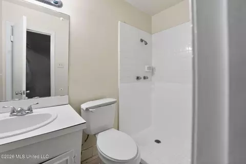 Bath - 1327 Wooddell Dr, Jackson, MS 39212 photo 4 of 5