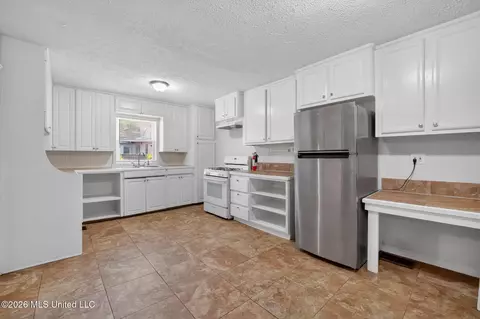 Kitchen - 4611 Normandy Dr, Jackson, MS 39206 photo 1 of 4