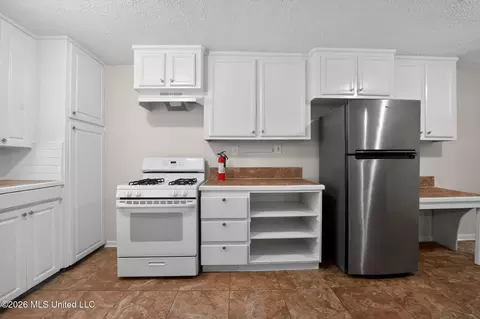 Kitchen - 4611 Normandy Dr, Jackson, MS 39206 photo 4 of 4