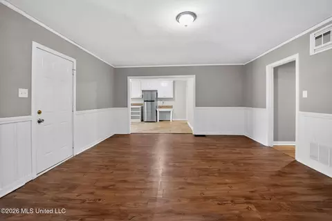 Living - 4611 Normandy Dr, Jackson, MS 39206 photo 6 of 8