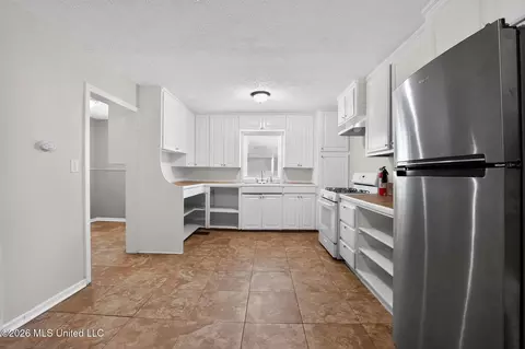 Kitchen - 4611 Normandy Dr, Jackson, MS 39206 photo 2 of 4