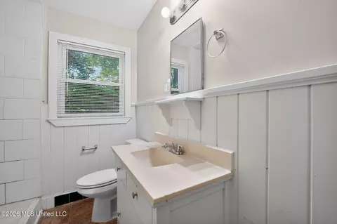Bath - 4611 Normandy Dr, Jackson, MS 39206 photo 2 of 6