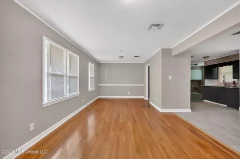 Living - 1623 Wilhurst St, Jackson, MS 39211 photo 6 of 9