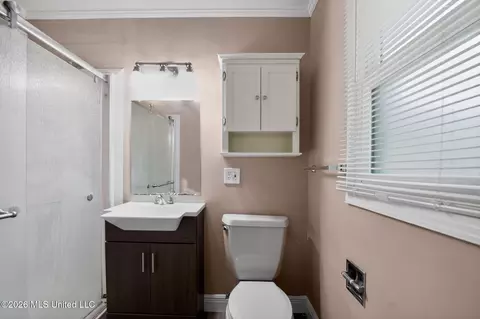 Bath - 1623 Wilhurst St, Jackson, MS 39211 photo 4 of 5