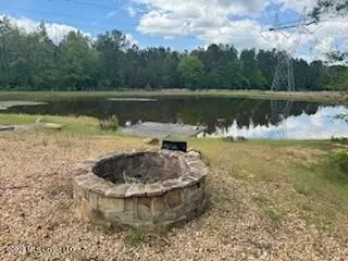 5133 Antioch Rd, Hazlehurst, MS 39083