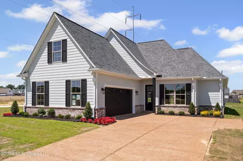2939 Eden Ln, Nesbit, MS 38651