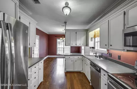 Entry Way - 219 Garden Dr, Brandon, MS 39042 photo 2 of 4