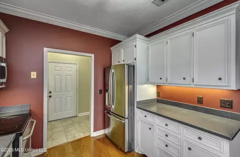 Kitchen - 219 Garden Dr, Brandon, MS 39042 photo 4 of 5