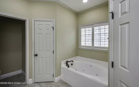 Bath - 219 Garden Dr, Brandon, MS 39042 photo 5 of 7