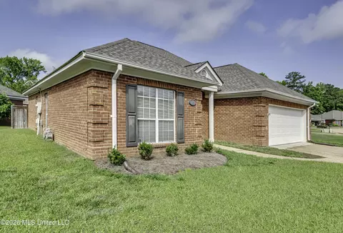 Exterior - 219 Garden Dr, Brandon, MS 39042 photo 5 of 9