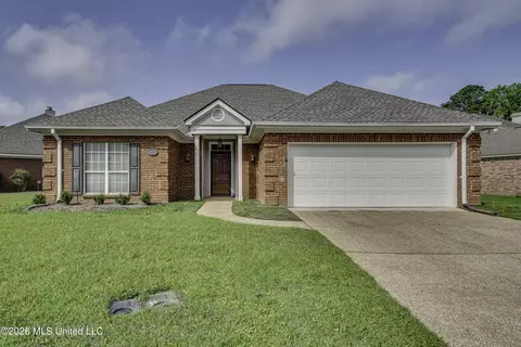 Exterior - 219 Garden Dr, Brandon, MS 39042 photo 4 of 9