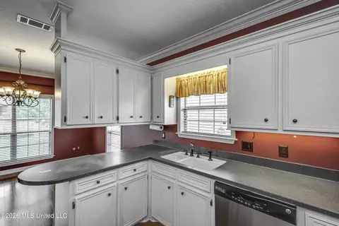 Kitchen - 219 Garden Dr, Brandon, MS 39042 photo 2 of 5