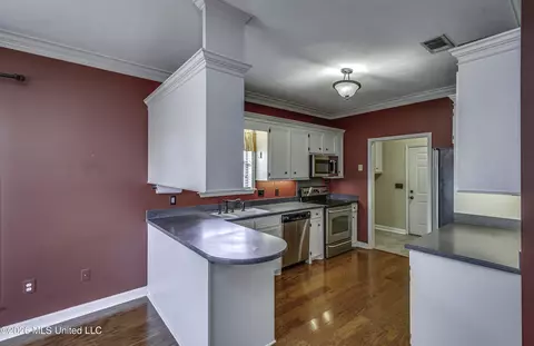 Kitchen - 219 Garden Dr, Brandon, MS 39042 photo 1 of 5