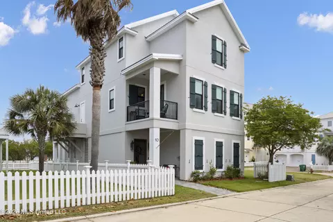 10 Chapel Hill Rd, Bay Saint Louis, MS 39520