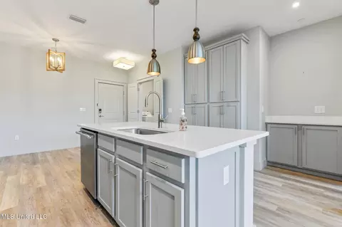 2501 Bienville Blvd #137, Ocean Springs, MS 39564