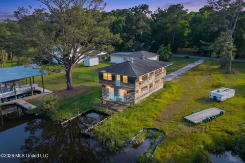 5548 Dead River Rd, Gautier, MS 39553