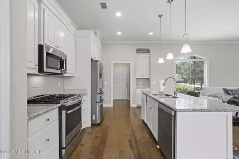 Kitchen - 223 Falls Xing, Madison, MS 39110 photo 2 of 3