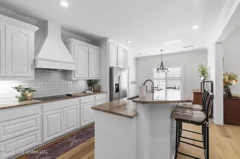 Kitchen - 113 Sandstone Dr, Brandon, MS 39047 photo 6 of 6