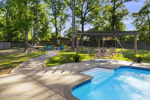 Exterior - 113 Sandstone Dr, Brandon, MS 39047 photo 13 of 25