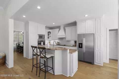 Kitchen - 113 Sandstone Dr, Brandon, MS 39047 photo 1 of 6