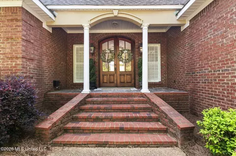 Exterior - 113 Sandstone Dr, Brandon, MS 39047 photo 4 of 25