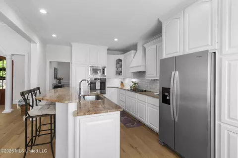 Kitchen - 113 Sandstone Dr, Brandon, MS 39047 photo 2 of 6