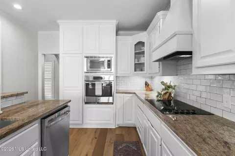 Kitchen - 113 Sandstone Dr, Brandon, MS 39047 photo 4 of 6