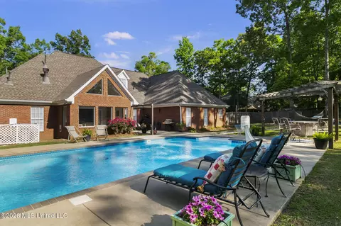 Exterior - 113 Sandstone Dr, Brandon, MS 39047 photo 10 of 25