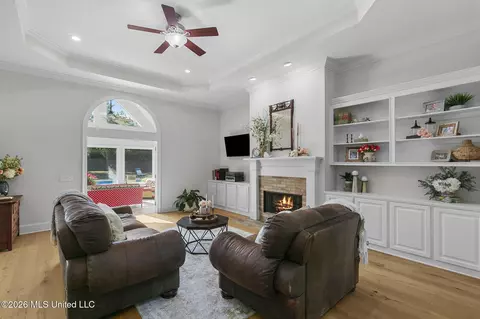 Living - 113 Sandstone Dr, Brandon, MS 39047 photo 1 of 2