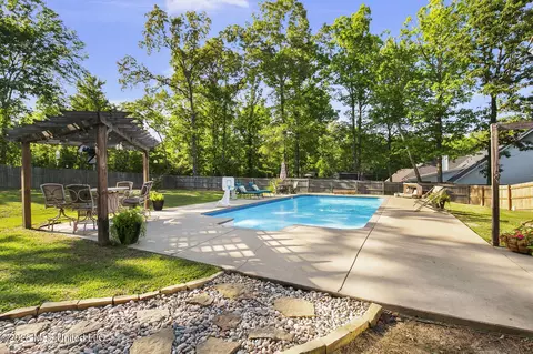 Exterior - 113 Sandstone Dr, Brandon, MS 39047 photo 9 of 25