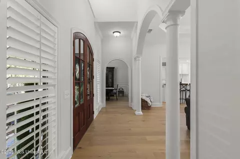 Entry Way - 113 Sandstone Dr, Brandon, MS 39047 photo 2 of 7