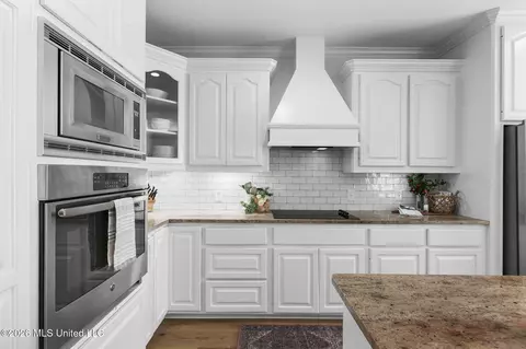 Kitchen - 113 Sandstone Dr, Brandon, MS 39047 photo 5 of 6