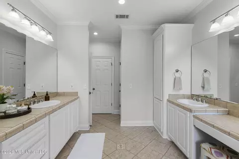 Bath - 113 Sandstone Dr, Brandon, MS 39047 photo 5 of 7