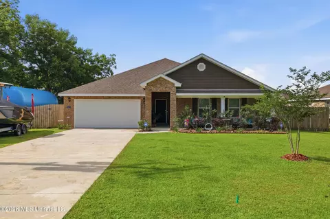 8257 Curry Rd, Biloxi, MS 39532