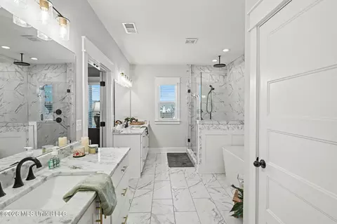 Bath - 2332 Slocum Rd, Hernando, MS 38632 photo 1 of 5
