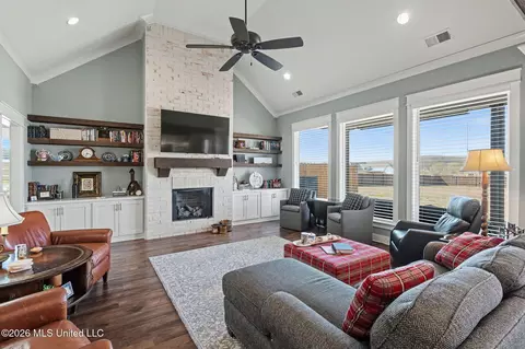 Living - 2332 Slocum Rd, Hernando, MS 38632 photo 1 of 1