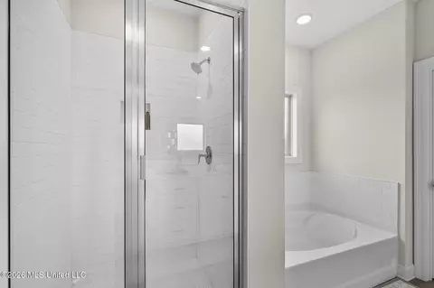 Bath - 425 Baleigh Way, Canton, MS 39046 photo 2 of 5