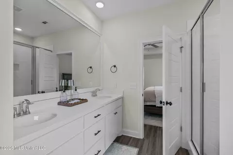 Bath - 425 Baleigh Way, Canton, MS 39046 photo 4 of 5