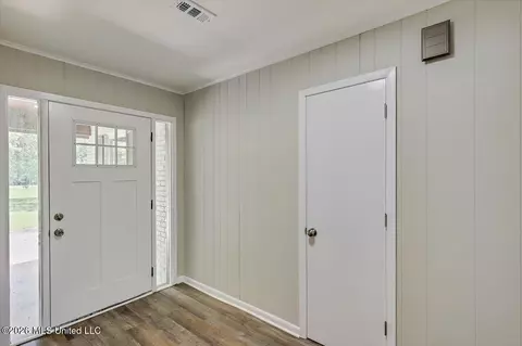 Entry Way - 3125 Beasley Rd, Wesson, MS 39191 photo 1 of 5