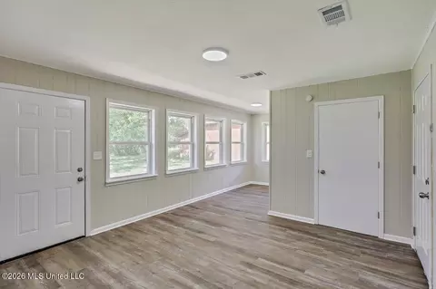 Entry Way - 3125 Beasley Rd, Wesson, MS 39191 photo 5 of 5
