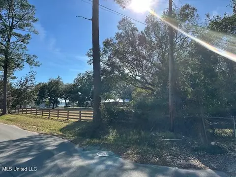 749 Black Ledge Ln, Biloxi, MS 39532