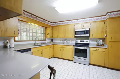 Kitchen - 201 Sinclair St, Mccomb, MS 39648 photo 3 of 6