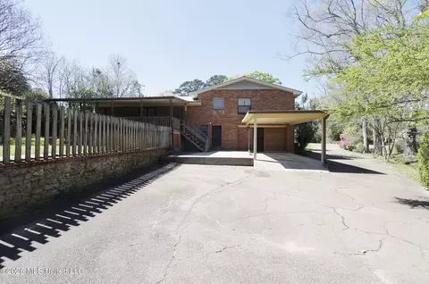 Exterior - 201 Sinclair St, Mccomb, MS 39648 photo 3 of 9