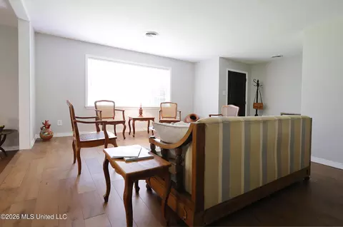 Living - 201 Sinclair St, Mccomb, MS 39648 photo 3 of 4