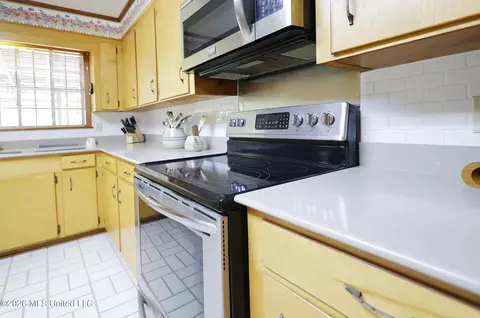 Kitchen - 201 Sinclair St, Mccomb, MS 39648 photo 4 of 6