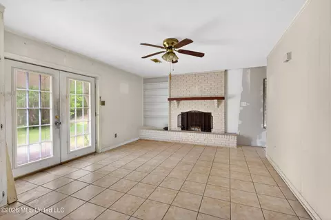 Living - 303 Varnado Ave, Wiggins, MS 39577 photo 5 of 5