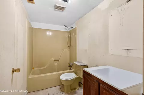 Bath - 303 Varnado Ave, Wiggins, MS 39577 photo 1 of 2