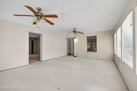 Living - 303 Varnado Ave, Wiggins, MS 39577 photo 2 of 5