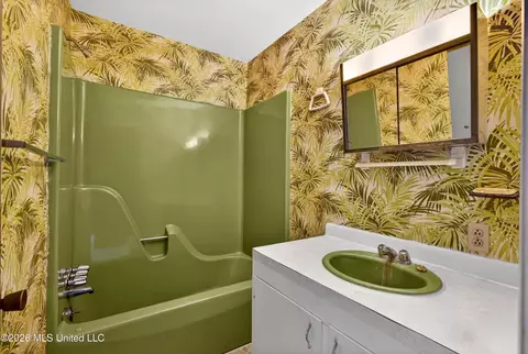 Bath - 303 Varnado Ave, Wiggins, MS 39577 photo 2 of 2