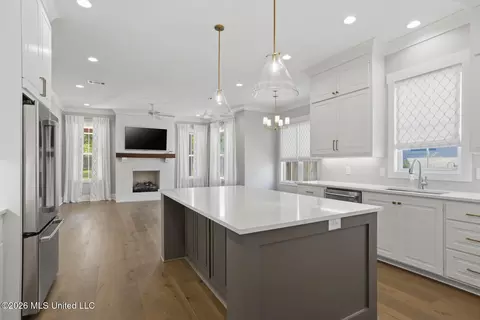 Kitchen - 409 W Oak Cir, Madison, MS 39110 photo 6 of 6